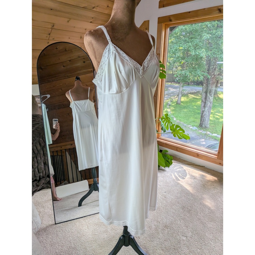 Vintage Ivory Lace Trim Full Slip Lingerie Made in USA White 36 Average - Picture 2 of 10